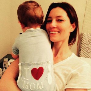 Jessica Biel avec son fils né de son amour avec Justin Timberlake