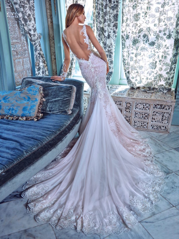 Le dos et la coupe de cette robe de mariée... simplement magique !