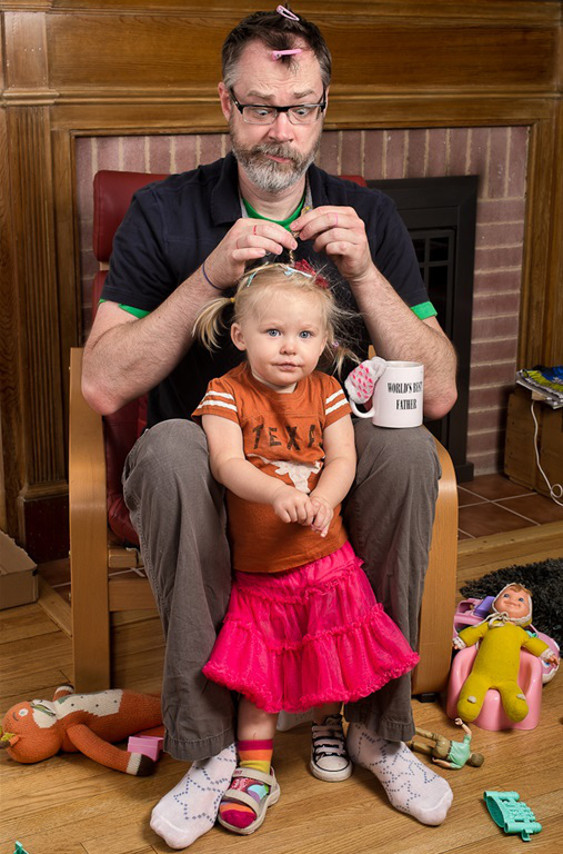 Quelle galère pour un papa que de coiffer sa fille... pourquoi donc toute cette angoisse autour des cheveux longs !