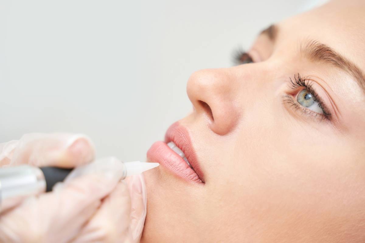 Zoom sur le maquillage permanent - La Maison des Filles