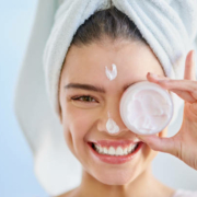 Routine skincare minimaliste : le secret pour une peau éclatante
